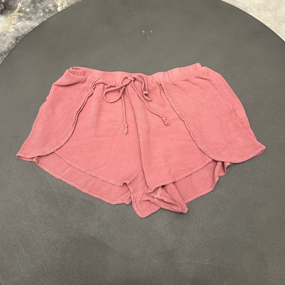 Francesca's Dee Elly Pink Crepe Shorts - Picture 2 of 6